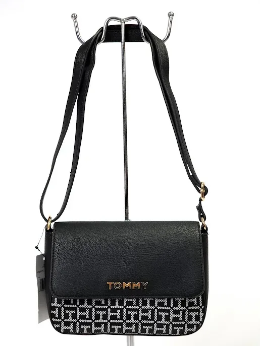 Bolso Tommy Hilfiger color negro