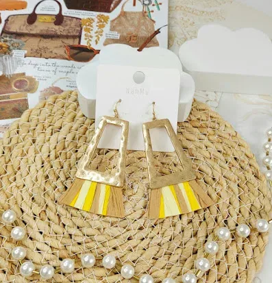 Aretes para dama de fantasía con forma cuadrada