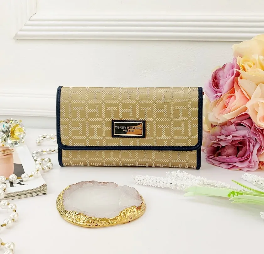 Cartera Tommy Hilfiger para dama color beige