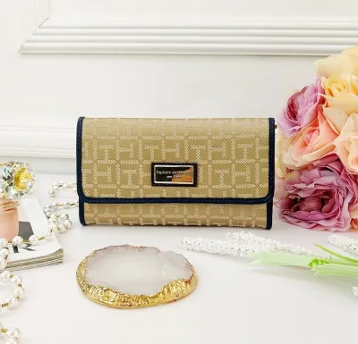Cartera Tommy Hilfiger para dama color beige
