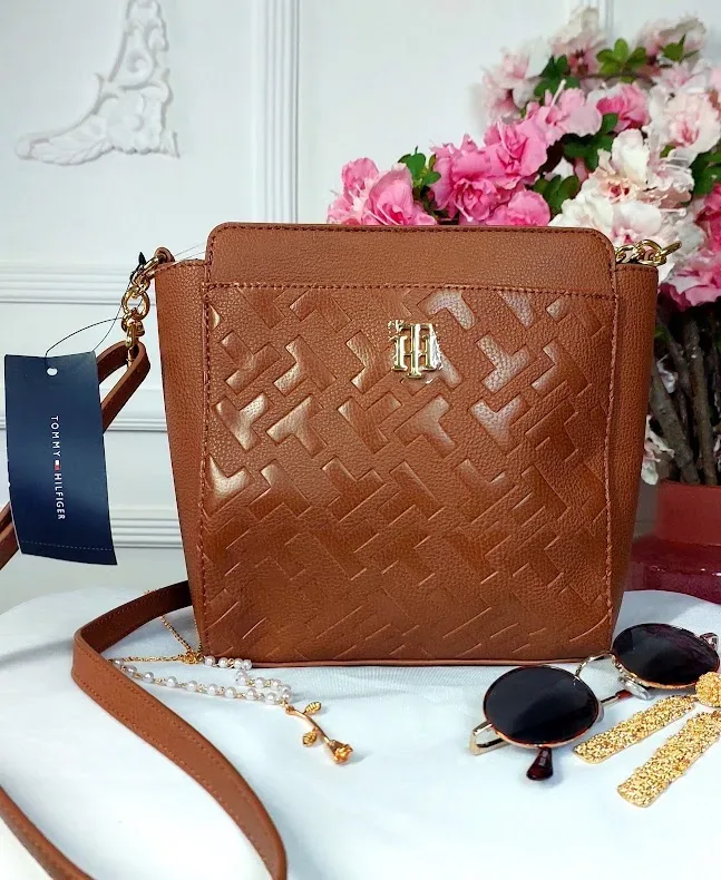 Bolso de hombro Tommy Hilfiger para dama color café