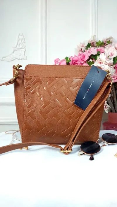 Bolso de hombro Tommy Hilfiger para dama color café