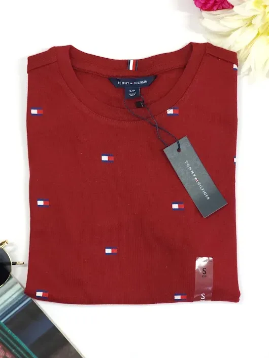 Camiseta Tommy Hilfiger color vino para dama