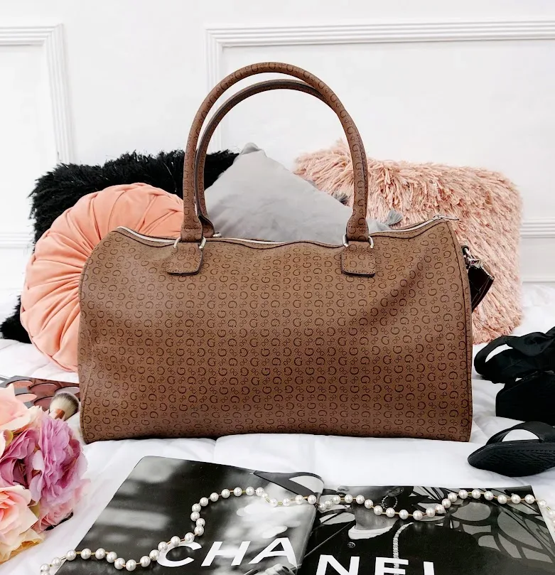 Bolso Guess para dama color café