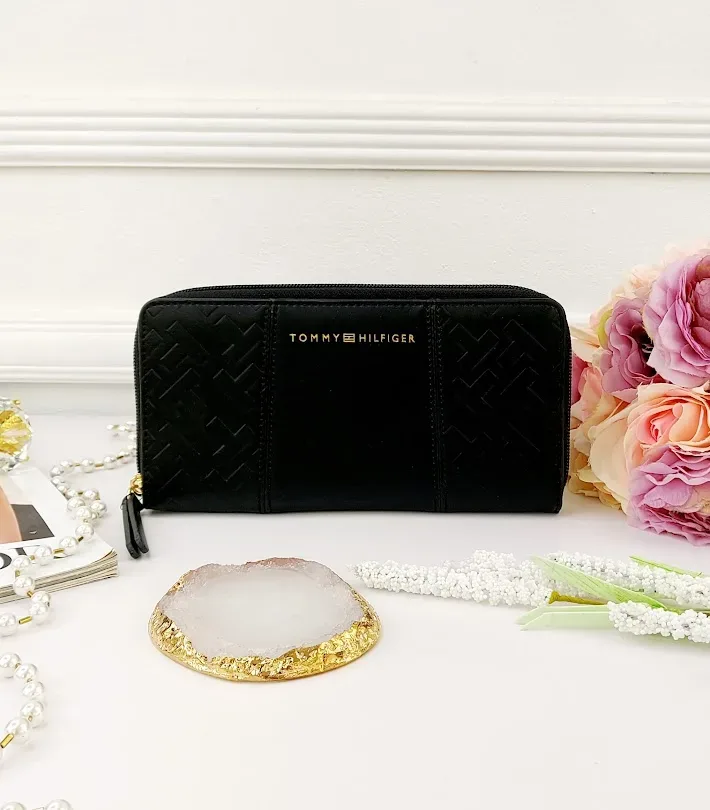 Cartera Tommy Hilfiger para dama color negro