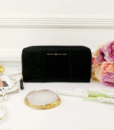 Cartera Tommy Hilfiger para dama color negro