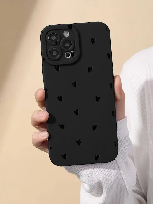 Funda para celular color negro con corazones