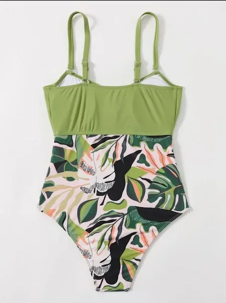 Vestido de baño para dama color verde con diseño tropical