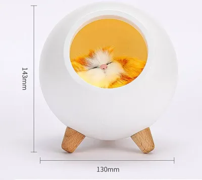 Lámpara de color blanco en forma de casa para gato