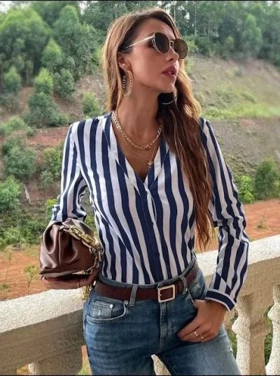 Blusa para dama color blanca con rayas azules