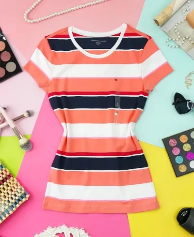 Camiseta Tommy Hilfiger para dama diseño a rayas multicolor