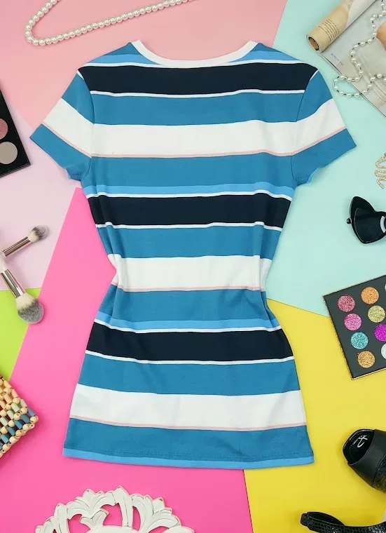 Camiseta Tommy Hilfiger para dama diseño a rayas color azul, celeste, blanco y rosa