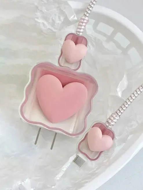 Funda protectora para cargador diseño de corazón rosa