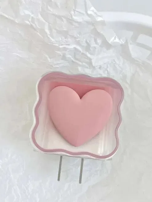 Funda protectora para cargador diseño de corazón rosa