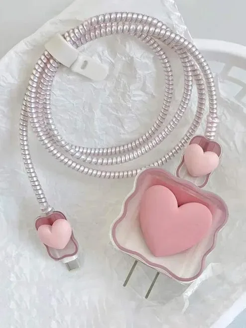 Funda protectora para cargador diseño de corazón rosa