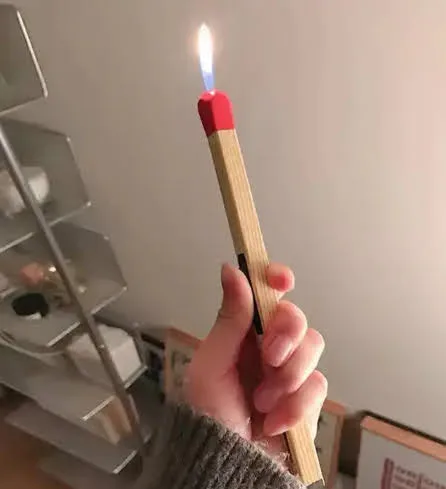 Encendedor con forma de fosforo