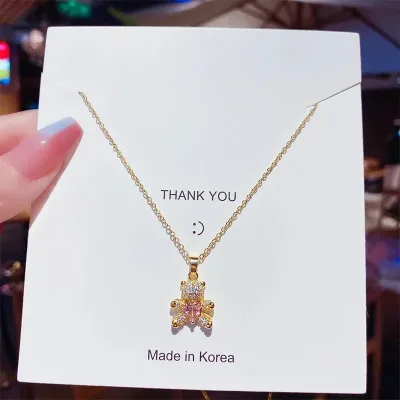 Collar de acero de titanio para dama con dije de oso rosado