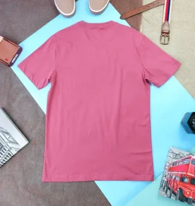 Camiseta American Eagle para caballero color mora en leche