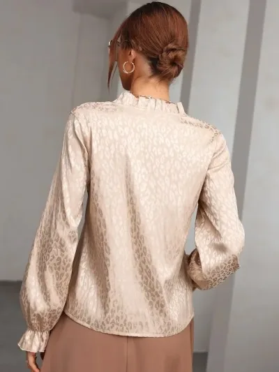 Blusa para dama color beige diseño leopardo jacquard