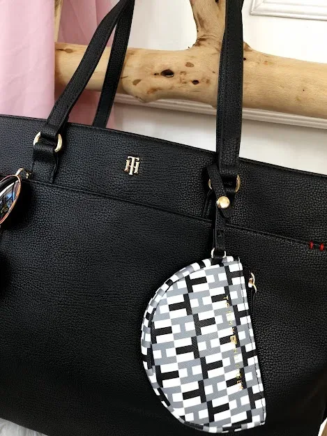 Bolso de hombro Tommy Hilfiger para dama color negro