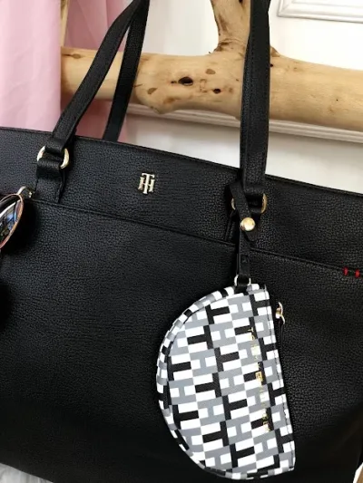 Bolso de hombro Tommy Hilfiger para dama color negro