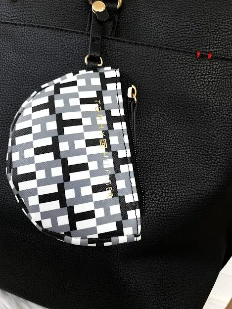 Bolso de hombro Tommy Hilfiger para dama color negro