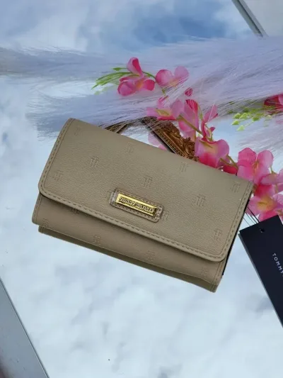 Cartera Tommy Hilfiger color beige