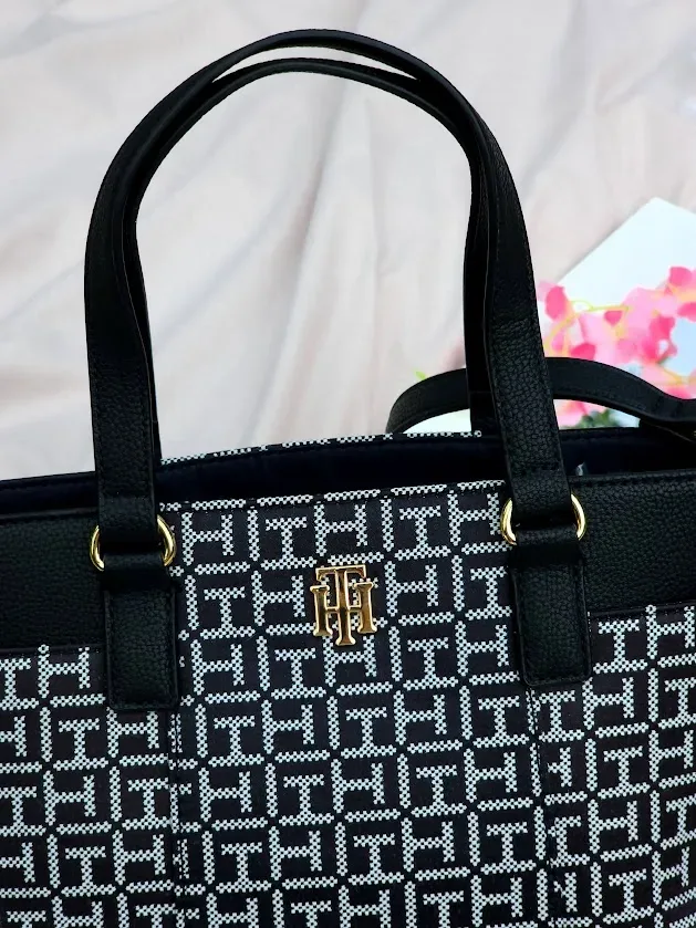 Bolso Tommy Hilfiger para dama color negro