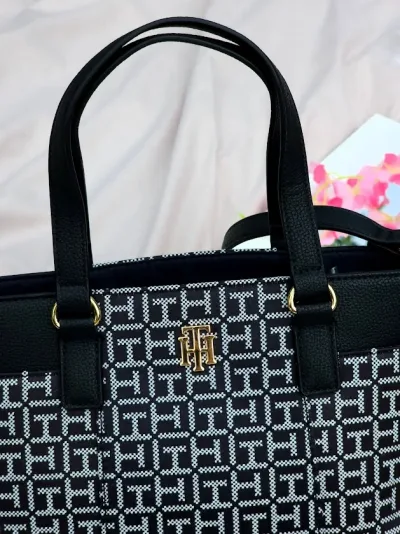 Bolso Tommy Hilfiger para dama color negro