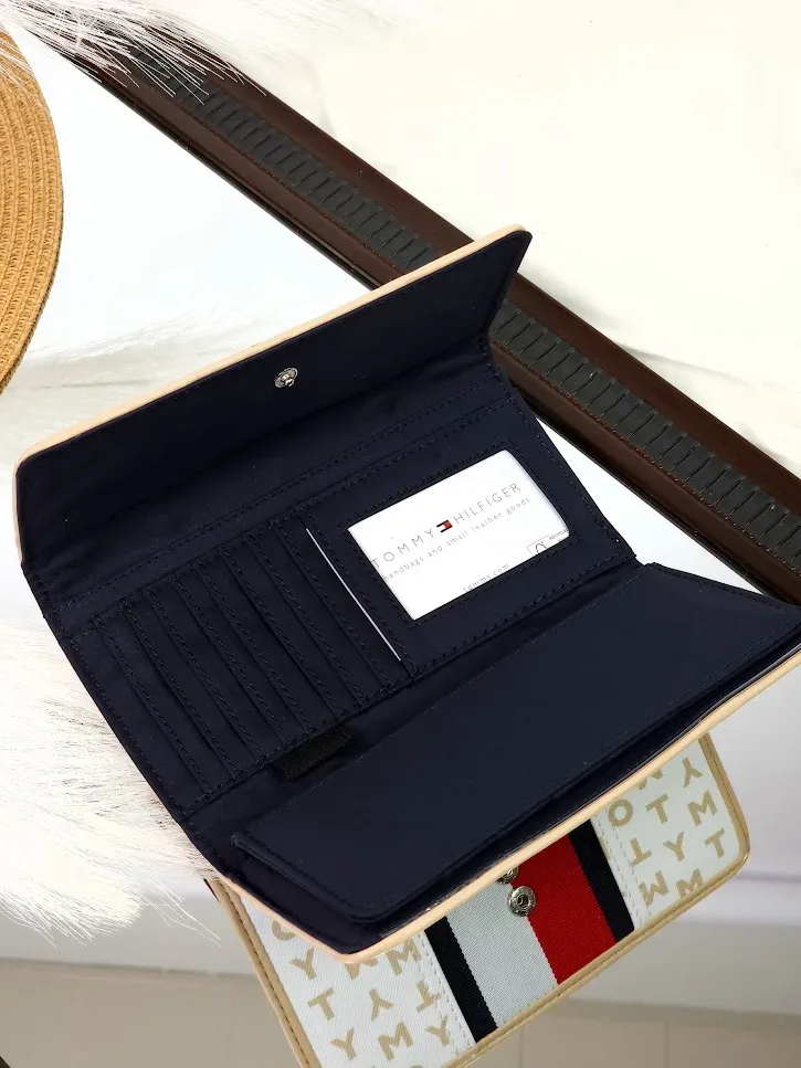 Cartera Tommy Hilfiger para dama color blanco