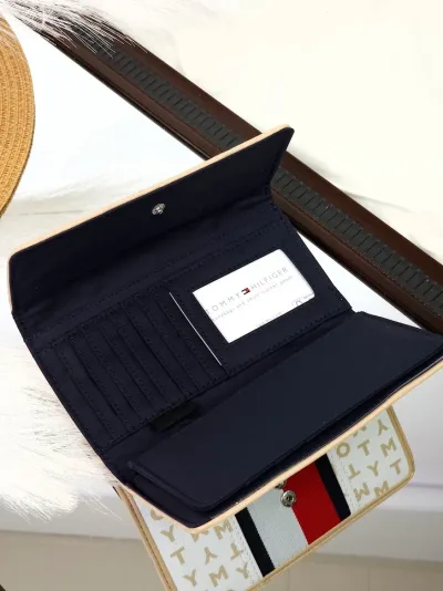 Cartera Tommy Hilfiger para dama color blanco