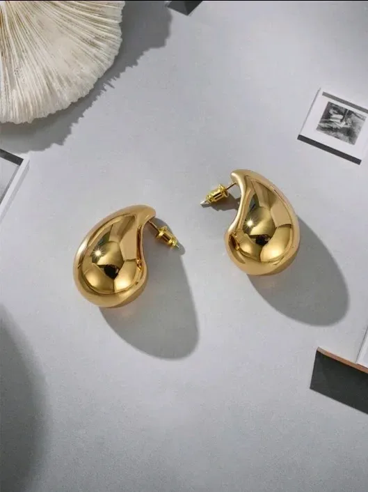 Aretes de fantasia para dama color dorado