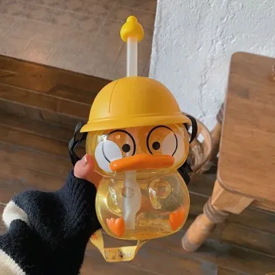 Botella de plástico diseño de pato, no incluye stickers