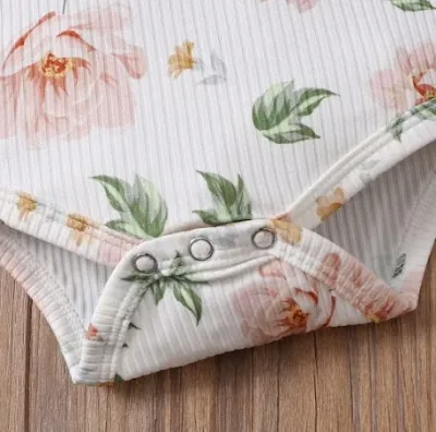 Conjunto de mameluco con vestido para niña color rosa