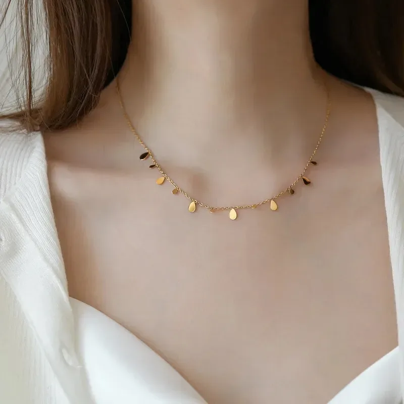 Collar de acero de titanio