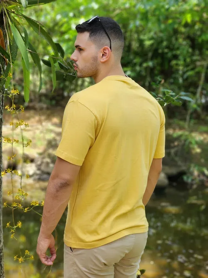 Camiseta para caballero Estivaneli color mostaza