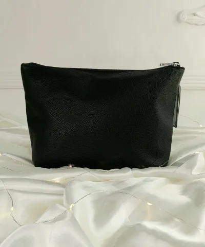 Cosmetiquera Guess para dama