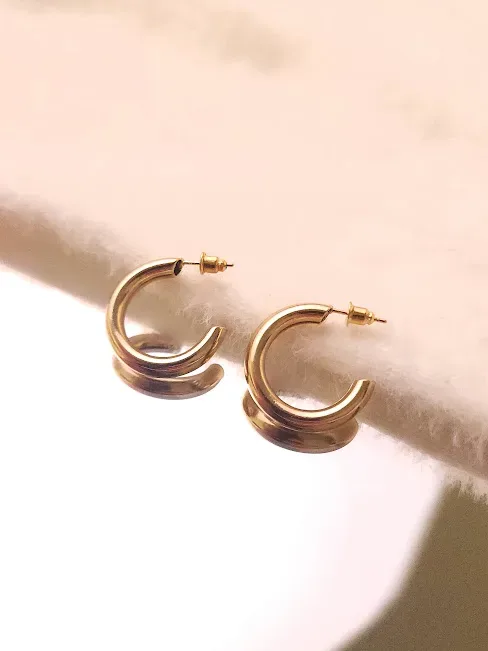 Aretes para dama de fantasía color dorado