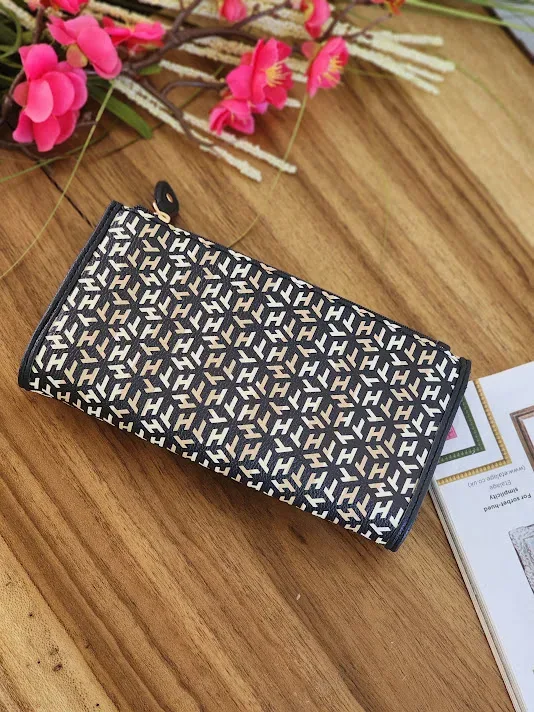 Cartera Tommy Hilfiger para dama XW06603-9700YJ MULTICOLOR