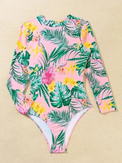 Vestido de baño para dama rosado con diseño tropical