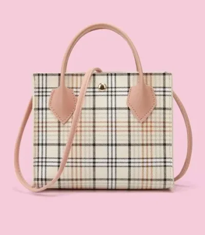 Bolso para dama color rosado con diseño de rayas