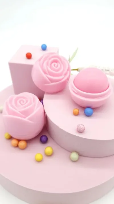Bálsamo labial para dama aroma a rosas