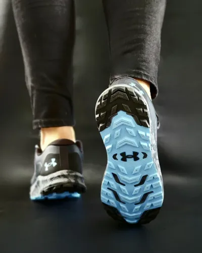 Tenis Under Armour  UA W Charget Bandit TR 3 para dama 3028405 104