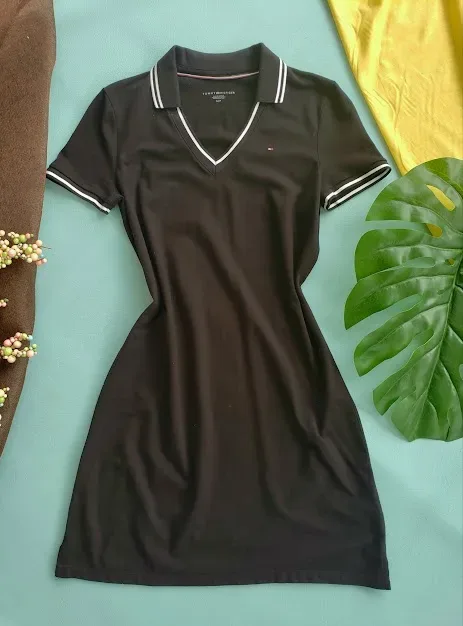 Vestido Tommy Hilfiger para dama color negro con detalles en color blanco