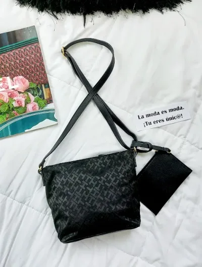 Bolso Tommy Hilfiger para dama color negro