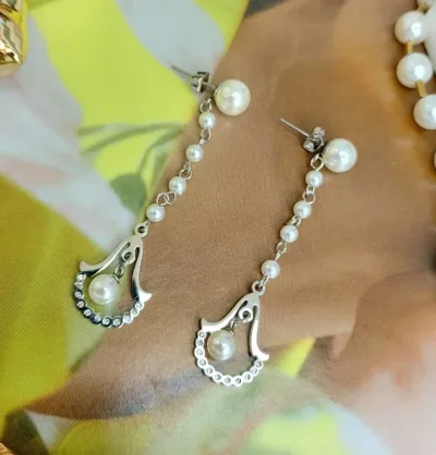Par de aretes de acero inoxidable para dama color plateado