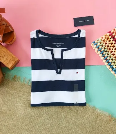 Camiseta Tommy Hilfiger para dama con diseño a rayas