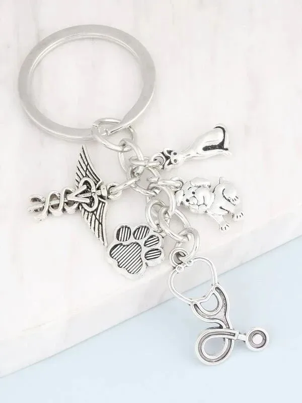 LLavero con accesorios de veterinaria