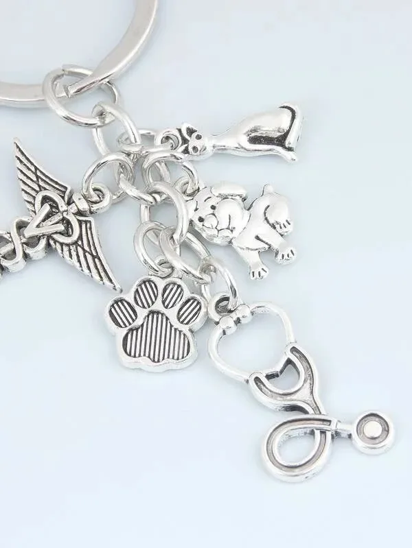 LLavero con accesorios de veterinaria