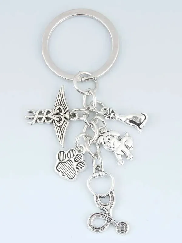 LLavero con accesorios de veterinaria